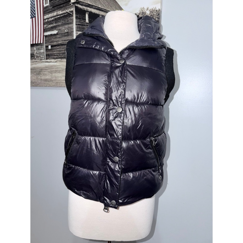 Urban Outfitters Without Walls black hooded puffer vest women's medium